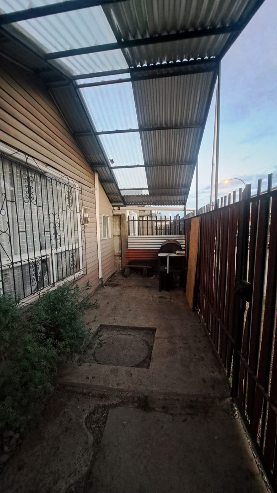 Patio techado con potencial